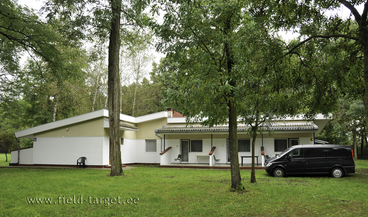 Nooremad elasid kämpingus